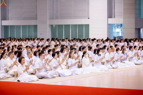 ภาพ No.228001:วันอาทิตย์ที่ 1 มิถุนายน พ.ศ. 2568 พิธีตักบาตร , พิธีบูชาข้าวพระ ณ วัดพระธรรมกาย จ.ปทุมธานี