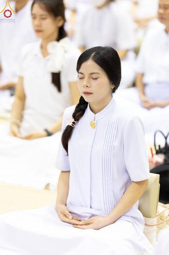 ภาพ No.139196:พิธีตักบาตร , พิธีบูชาข้าวพระ ณ ห้องแก้วสารพัด 1 สภาธรรมกายสากล วัดพระธรรมกาย วันอาทิตย์ต้นเดือนที่ 2 มิถุนายน พ.ศ. 2567