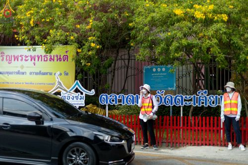 ภาพ No.117083:V.16 เป็นทีม การเตรียมงาน เก็บงาน การรับบุญของเจ้าหน้าที่หน่วยงานต่างๆ เพื่อโครงการธรรมยาตรา กตัญญูบูชามหาปูชนียาจารย์ พระมงคลเทพมุนี (สด จนฺทสโร) พระผู้ปราบมาร อนุสรณ์สถาน 7 แห่ง ปีที่ 12 ระหว่างวันที่ 2 - 31 มกราคม พ.ศ. 2567