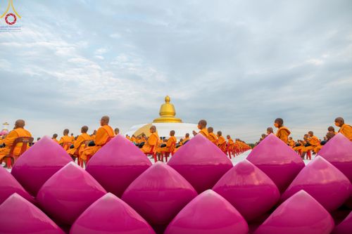 ภาพ No.118597:พิธีตักบาตรพระธรรมยาตรา ปีที่ 12 ณ อนุสรณ์สถานลำดับที่ 5 สถานที่เผยแผ่วิชชาธรรมกายครั้งแรก อนุสรณ์สถานบางปลา จ.นครปฐม วันที่ 25 มกราคม พ.ศ. 2567