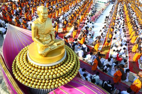 ภาพ No.193389:พิธีต้อนรับพระธรรมยาตรา ณ อนุสรณ์สถาน สถานที่เกิดในเพศสมณะ วัดสองพี่น้อง อำเภอสองพี่น้อง จังหวัดสุพรรณบุรี ในโครงการธรรมยาตรา กตัญญูบูชา มหาปูชนียาจารย์ พระมงคลเทพมุนี(สด จนฺทสโร) พระผู้ปราบมาร อนุสรณ์สถาน 7 แห่ง ปีที่ 13 วันที่ 11 มกราคม พ.ศ. 2568