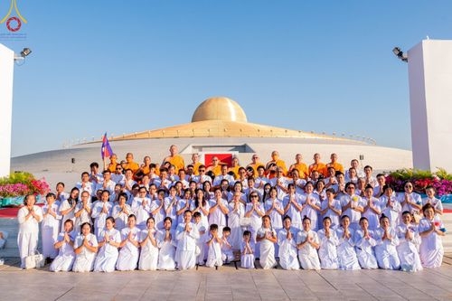 ภาพ No.105375:พิธีตักบาตรฉลองพระบวชใหม่ รุ่นบูชาธรรมมหาปูชนียาจารย์ และต้อนรับศักราชใหม่ วันจันทร์ที่ 1 มกราคม พ.ศ. 2567 ณ ลานธรรมพระมหาธรรมกายเจดีย์ วัดพระธรรมกาย