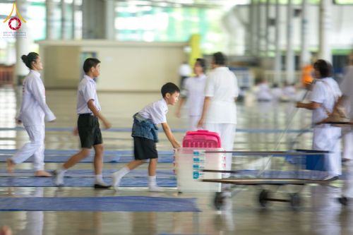 ภาพ No.256900:วันที่ 5 ตุลาคม พ.ศ. 2568 พิธีตักบาตร ข้าวสารอาหารแห้ง ณ บ้านแก้วเรือนทองคุณยายฯ สภาธรรมกายสากล วัดพระธรรมกาย