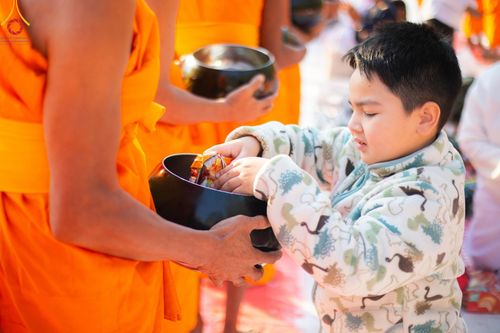 ภาพ No.193088:พิธีตักบาตรพระธรรมยาตรา ณ อนุสรณ์สถานคลองบางนางแท่น อ.สามพราน จ.นครปฐม ในโครงการธรรมยาตรา กตัญญูบูชา มหาปูชนียาจารย์ พระมงคลเทพมุนี(สด จนฺทสโร) พระผู้ปราบมาร อนุสรณ์สถาน 7 แห่ง ปีที่ 13 วันที่ 11 มกราคม พ.ศ.2568