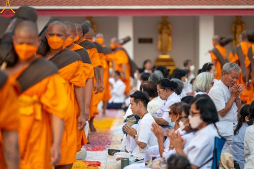 ภาพ No.110519:พิธีต้อนรับพระธรรมยาตรา ในโครงการธรรมยาตรากตัญญูบูชา มหาปูชนียาจารย์ พระมงคลเทพมุนี(สด จนฺทสโร) พระผู้ปราบมาร อนุสรณ์สถาน 7 แห่ง ปีที่ 12 วันที่ 11 มกราคม พ.ศ. 2567 ณ อนุสรณ์สถานลำดับที่ 3 สถานที่เกิดใหม่ในเพศสมณะ วัดสองพี่น้อง จ.สุพรรณบุรี