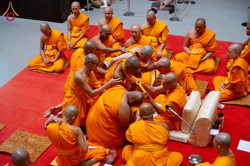 ภาพ No.244914:วันเสาร์ที่ 6 กันยายน พ.ศ. 2568 พิธีถวายบาตร บรรพชา อุปสมบทของนาคธรรมทายาท โครงการอุปสมบทหมู่บูชาธรรมครบรอบ 108 ปี  วันครูผู้ค้นพบวิชชาธรรมกาย ณ โบสถ์พระไตรปิฎก วัดพระธรรมกาย