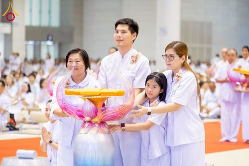 ภาพ No.215520:วันอาทิตย์ต้นเดือนที่ 6 เมษายน พ.ศ. 2568 ขบวนอัญเชิญผ้าป่าสมทบ มหาสังฆทาน 40,000 กว่าวัดทั่วประเทศ ณ สภาธรรมกายสากล วัดพระธรรมกาย