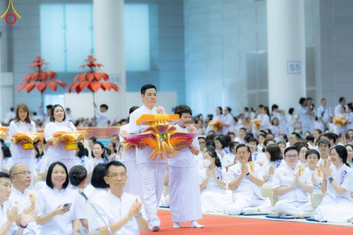 ภาพ No.167833:พิธีทอดกฐิน และ พิธีกรานกฐิน ในวันอาทิตย์ที่ 3 พฤศจิกายน พ.ศ. 2567 ณ วัดพระธรรมกาย จ.ปทุมธานี