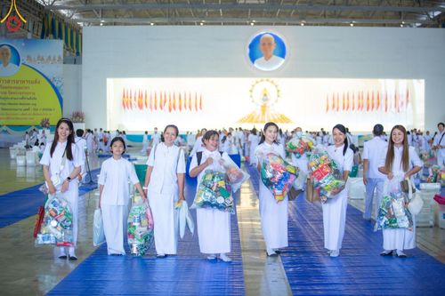 ภาพ No.207364:พิธีตักบาตร และปฏิบัติธรรมช่วงสาย ในวันมาฆบูชา วันพุธที่ 12 กุมภาพันธ์ พ.ศ. 2568 ณ วัดพระธรรมกาย จังหวัดปทุมธานี