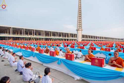 ภาพ No.221691:วันอังคารที่ 22 เมษายน พ.ศ. 2568 ภาพพิธีถวายมหาสังฆทานคณะสงฆ์ 40,000 กว่าวัดทั่วประเทศ เนื่องในวันคุ้มครองโลก ชุดที่ 2 (ปลื้มให้สมการรอคอย) ณ ลานธรรมพระมหาธรรมกายเจดีย์ วัดพระธรรมกาย