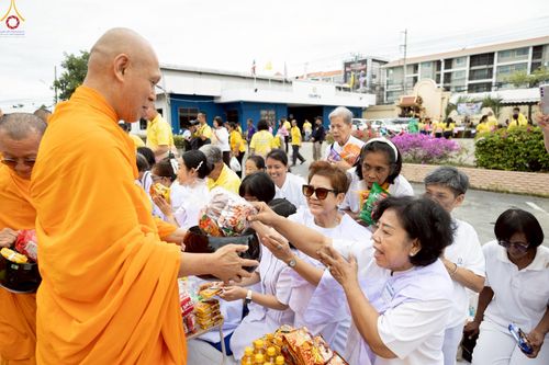 ภาพ No.242017:วันอาทิตย์ที่ 31 สิงหาคม พ.ศ. 2568 พิธีทำบุญแด่คณะสงฆ์ 122 รูป ฉลอง 121 ปี อำเภอคลองหลวง จ.ปทุมธานี เพื่อนำส่งช่วยเหลือคณะสงฆ์ 323 วัด 4 จังหวัดชายแดนภาคใต้ และช่วยเหลือประชาชนจากเหตุปะทะ แนวชายแดนไทย-กัมพูชา ณ บริเวณหน้าที่ว่าการอำเภอคลองหลวง 