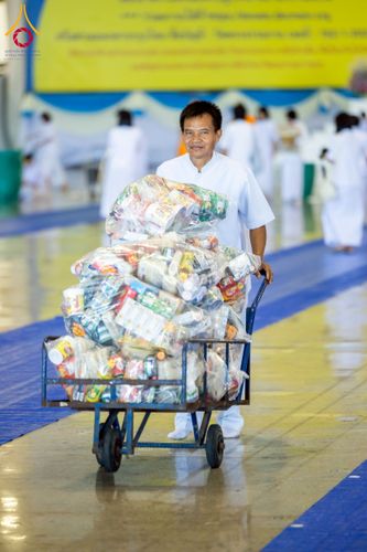 ภาพ No.223472:วันวิสาขบูชา วันอาทิตย์ที่ 11 พฤษภาคม พ.ศ. 2568 พิธีตักบาตร และปฎิบัติธรรม ณ สภาธรรมกายสากล วัดพระธรรมกาย