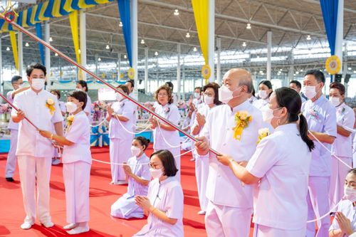 ภาพ No.86970:พิธีตักบาตร , พิธีบูชาข้าวพระ , พิธีจุดเทียนใจ ไฟนิรันดร์ อนันตชัย ในวันอาทิตย์ต้นเดือน 3 กันยายน พ.ศ. 2566 ณ วัดพระธรรมกาย