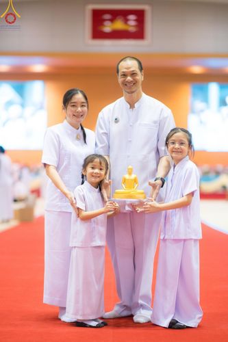 ภาพ No.159608:สัมมนาพิเศษและพิธีมอบองค์พระธรรมกาย 2,000 องค์ ณ ห้องแก้วสารพัดนึก 1 วัดพระธรรมกาย วันอาทิตย์ต้นเดือนที่ 6 ตุลาคม พ.ศ. 2567
