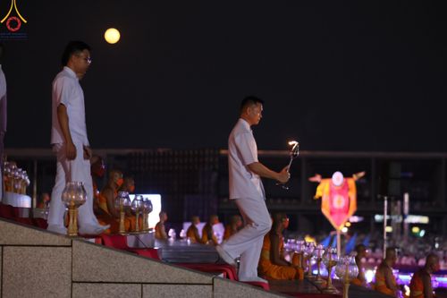 ภาพ No.124887:พิธีเวียนประทักษิณและจุดมาฆประทีป ในวันมาฆบูชา เสาร์ที่ 24 กุมภาพันธ์ พ.ศ. 2567 ณ พระมหาธรรมกายเจดีย์ วัดพระธรรมกาย