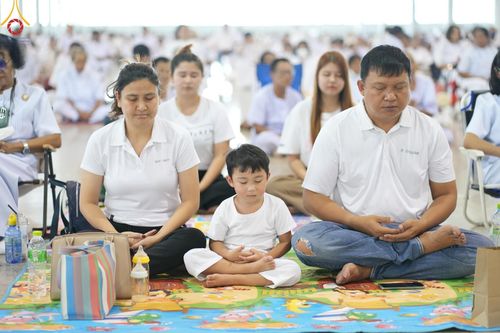 ภาพ No.136695:พิธีตักบาตร พิธีบูชาข้าวพระ ในวันอาทิตย์ต้นเดือนที่ 5 พฤษภาคม พ.ศ. 2567 ณ วัดพระธรรมกาย จ.ปทุมธานี