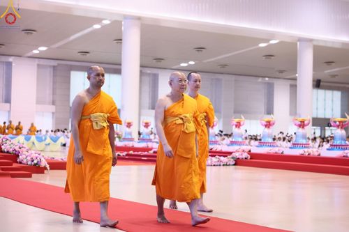 ภาพ No.150035:พิธีตักบาตร , พิธีปฎิบัติธรรม , พิธีถวายภัตตาหารเมนูสวรรค์ ในพรรษาแห่งการเข้าถึงธรรม วันธรรมชัย วันอังคารที่ 27 สิงหาคม พ.ศ.2567 ณ สภาธรรมกายสากล วัดพระธรรมกาย
