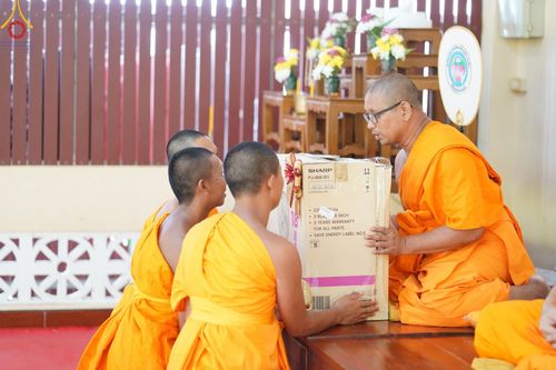 ภาพ No.61201:สามเณรออกบิณฑบาต และกิจกรรมอบรมสามเณร ในโครงการบรรพชาสามเณรฟื้นฟู พระพุทธศาสนาทั่วไทย ณ ศูนย์อบรมที่พักสงฆ์บ้านร่มเย็น จ.นราธิวาส วันที่ 2-15 เมษายน พ.ศ. 2567