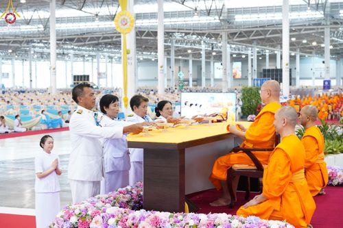 ภาพ No.60448:การต้อนรับพระสังฆาธิการ 10,000 กว่าวัดทั่วประเทศ พิธีมอบปัจจัยช่วยเหลือครู 4 จังหวัดชายแดนภาคใต้ พิธีปฏิบัติธรรม ในวันคุ้มครองโลก วันจันทร์ที่ 22 เมษายน พ.ศ.2567 ณ วัดพระธรรมกาย จ.ปทุมธานี