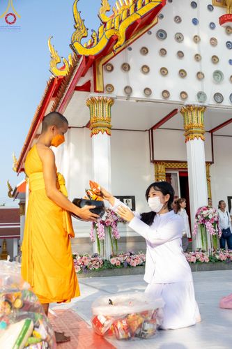 ภาพ No.112832:พิธีตักบาตรพระธรรมยาตราฯ ณ วัดสองพี่น้อง จ.สุพรรณบุรี วันที่ 15 มกราคม พ.ศ. 2567