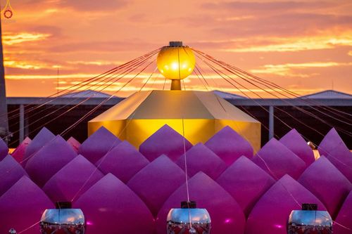 ภาพ No.253024:วันที่ 10 ตุลาคม พ.ศ. 2568 พิธีปลูกต้นทรัพย์บานชื่น ณ ลานธรรม วัดพระธรรมกาย