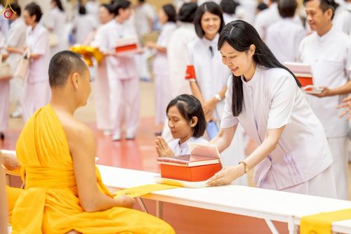 ภาพ No.228450:วันอาทิตย์ที่ 8 มิถุนายน พ.ศ. 2568 พิธีถวายทุนสนับสนุนพระไตรปิฎกฉบับธรรมชัย และอนุรักษ์คัมภีร์โบราณ ณ ห้องแก้วสารพัดนึก 2 วัดพระธรรมกาย