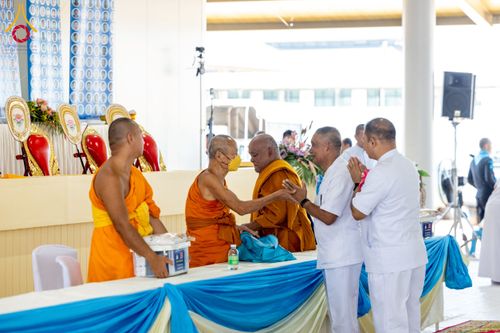ภาพ No.230286:วันเสาร์ที่ 28 มิถุนายน พ.ศ. 2568 พิธีถวายสังฆทาน 323 วัด 4 จังหวัดชายแดนใต้ ปีที่ 21 ครั้งที่ 178 พิธีมอบกองทุนหนุนแรงใจช่วยครูใต้ ปีที่ 18 ครั้งที่ 142 ณ ศูนย์อบรมเยาวชนจังหวัดปัตตานี