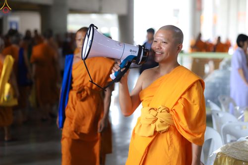 ภาพ No.325852:วันที่ 22 เมษายน พ.ศ.2569(วันคุ้มครองโลก) งานถวายมหาสังฆทาน 40,000 กว่าวัดทั่วประเทศ เจ้าหน้าที่ สาธุชน ร่วมใจจัดเตรียมภัตตาหารเพล (ชุด 2)