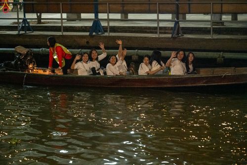 ภาพ No.297226:วันที่ 17 มกราคม พ.ศ. 2569 พิธีจุดประทีปถวายเป็นพุทธบูชา และบูชาธรรมมหาปูชนียาจารย์ (ภาพชุดที่ 2) ณ วัดโบสถ์บน ต.บางคูเวียง จ.นนทบุรี อนุสรณ์สถานลำดับที่ 4 สถานที่เกิดด้วยกายธรรม ในโครงการธรรมยาตรา กตัญญูบูชา มหาปูชนียาจารย์ พระมงคลเทพมุนี(สด จนฺทสโร) พร