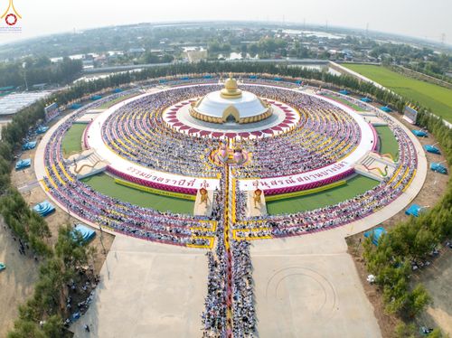 ภาพ No.299683:วันที่ 18 มกราคม พ.ศ. 2569 พิธีต้อนรับพระธรรมยาตรา (ภาพชุดที่ 2) ณ อนุสรณ์สถานลำดับที่ 5  สถานที่เผยแผ่วิชชาธรรมกายครั้งแรก อนุสรณ์สถานบางปลา วัดบางปลา อำเภอบางเลน จังหวัดนครปฐม ในโครงการธรรมยาตรา กตัญญูบูชา มหาปูชนียาจารย์ พระมงคลเทพมุนี(สด จนฺทสโร) พระ