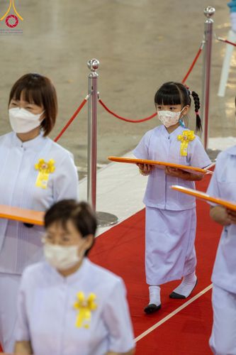 ภาพ No.86354:วันธรรมชัย ปีที่ 55 พิธีทอดผ้าป่ากฐินสมทบครั้งที่1, พิธีเจริญพุทธมนต์ ลูกนิมิตมหาสมบัติฯ พิธีจุดประทีป,พิธีฉลองชัยสวดมนต์บทธัมมจักกัปปวัตนสูตร วันอาทิตย์ที่ 27 สิงหาคม พ.ศ.2566 ณ สภาธรรมกายสากล / มหารัตนวิหารคด วัดพระธรรมกาย