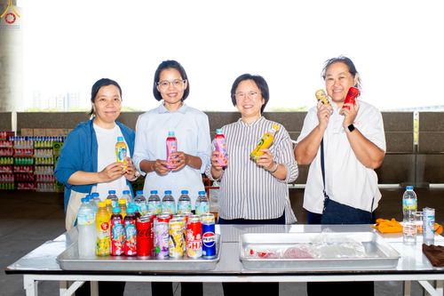 ภาพ No.322405:วันที่ 16 เมษายน พ.ศ.2569 การจัดเตรียมเบาะรองนอน เช็ดทำความสะอาด  เพื่องานถวายมหาสังฆทาน 40,000 กว่าวัดทั่วประเทศ วันคุ้มครองโลก 22 เมษายน พ.ศ.2569 วัดพระธรรมกาย