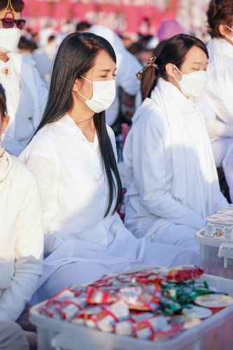 ภาพ No.74759:พิธีตักบาตรพระธรรมยาตราฯ ในโครงการธรรมยาตรากตัญญูบูชา มหาปูชนียาจารย์ พระมงคลเทพมุนี(สด จนฺทสโร) พระผู้ปราบมาร ปีที่ 11 ณ อนุสรณ์สถานลำดับที่ 5 สถานที่เผยแผ่วิชชาธรรมกายครั้งแรก อนุสรณ์สถานบางปลา วัดบางปลา อ.บางเลน จ.นครปฐม วันที่ 29 มกราคม พ.ศ. 2566