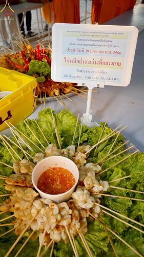 ภาพ No.74976:พิธีถวายภัตตาหารเป็นสังฆทาน แด่คณะพระธรรมยาตราฯ ในโครงการธรรมยาตรากตัญญูบูชา มหาปูชนียาจารย์ พระมงคลเทพมุนี(สด จนฺทสโร) พระผู้ปราบมาร อนุสรณ์สถาน 7 แห่ง ปีที่ 11 วันที่ 29 มกราคม พ.ศ. 2566