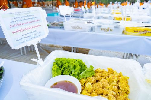 ภาพ No.71191:พิธีถวายภัตตาหารเป็นสังฆทาน แด่คณะพระธรรมยาตราฯ ในโครงการธรรมยาตราฯ ปีที่ 11 ณ อนุสรณ์สถานคลองบางนางแท่น อ.สามพราน จ.นครปฐม วันที่ 14 มกราคม พ.ศ. 2566