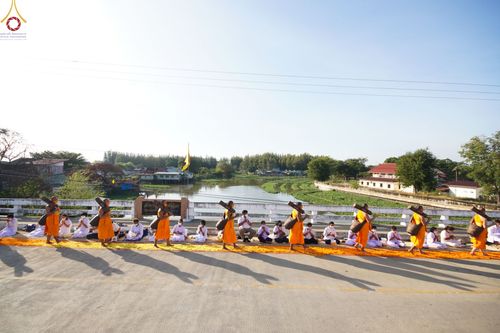 ภาพ No.70703:พิธีต้อนรับพระธรรมยาตรา ในโครงการธรรมยาตรากตัญญูบูชา มหาปูชนียาจารย์ พระมงคลเทพมุนี(สด จนฺทสโร) พระผู้ปราบมาร อนุสรณ์สถาน 7 แห่ง ปีที่ 11 วันที่ 14 มกราคม พ.ศ. 2566 ณ อนุสรณ์สถานลำดับที่ 3 สถานที่เกิดในเพศสมณะ วัดสองพี่น้อง อ.สองพี่น้อง จ.สุพรรณบุรี