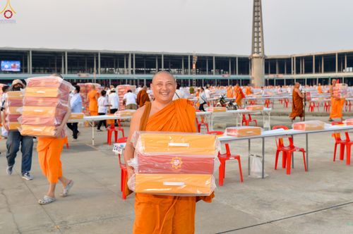 ภาพ No.323119:วันที่ 19 เมษายน พ.ศ.2569 การเรียงกล่องไทยธรรม , เตรียมงานจราจร เพื่องานถวายมหาสังฆทาน 40,000 กว่าวัดทั่วประเทศ วันคุ้มครองโลก 22 เมษายน พ.ศ.2569 วัดพระธรรมกาย