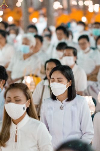 ภาพ No.69476:พิธีจุดประทีปถวายเป็นพุทธบูชา และบูชาธรรมมหาปูชนียาจารย์ ในโครงการธรรมยาตรากตัญญูบูชา มหาปูชนียาจารย์ พระมงคลเทพมุนี(สด จนฺทสโร) พระผู้ปราบมาร ปีที่ 11 ณ อนุสรณ์สถานมหาวิหารพระมงคลเทพมุนี อ.สองพี่น้อง จ.สุพรรณบุรี