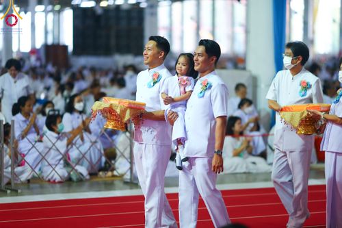 ภาพ No.92279:พิธีทอดกฐินธรรมชัยเพื่อสร้างอาคาร 115 ปี คุณยายอาจารย์มหารัตนอุบาสิกาจันทร์ ขนนกยูง อาทิตย์ต้นเดือนที่ 5 พฤศจิกายน พ.ศ. 2566 ณ วัดพระธรรมกาย จ.ปทุมธานี