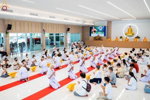 ภาพ No.65610:พิธีปลงผม และพิธีขอขมามอบผ้าไตร นาคธรรมทายาท ในโครงการอุปสมบทบูชาธรรม มหาปูชนียาจารย์ประจำปี 2565 ณ ศูนย์ปฏิบัติธรรมภาคใต้ บางกล่ำ จ.สงขลา วันที่ 19 พฤศจิกายน พ.ศ. 2565