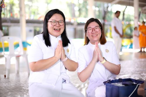 ภาพ No.338302:วันอาทิตย์ที่ 5 กรกฎาคม พศ.2569 พิธีตัดปอยผมธรรมทายาทนานาชาติ IDOP รุ่นที่ 21 จากประเทศจีน มาเลเซีย สิงคโปร์ และไต้หวัน ณ โถงช้าง วัดพระธรรมกาย