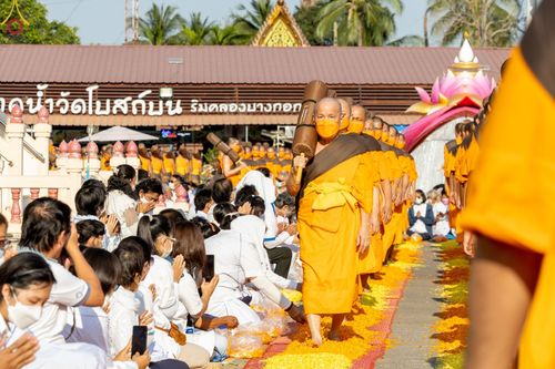 ภาพ No.72286:พิธีต้อนรับพระธรรมยาตรา ในโครงการธรรมยาตรากตัญญูบูชา มหาปูชนียาจารย์ พระมงคลเทพมุนี(สด จนฺทสโร) พระผู้ปราบมาร อนุสรณ์สถาน 7 แห่ง ปีที่ 11 วันที่ 18 มกราคม พ.ศ. 2566 ณ อนุสรณ์สถานลำดับที่ 4 สถานที่เกิดด้วยกายธรรม วัดโบสถ์ (บน) บางคูเวียง อ.บางกรวย จ.นนทบุ