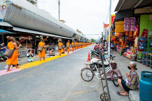 ภาพ No.69012:พิธีต้อนรับพระธรรมยาตรา ในโครงการธรรมยาตรากตัญญูบูชา มหาปูชนียาจารย์ พระมงคลเทพมุนี(สด จนฺทสโร) พระผู้ปราบมาร อนุสรณ์สถาน 7 แห่ง ปีที่ 11 วันที่ 3 มกราคม พ.ศ. 2566 ณ อนุสรณ์สถานมหาวิหารพระมงคลเทพมุนี จ.สุพรรณบุรี