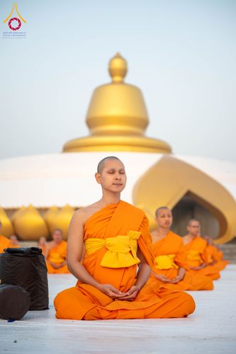 ภาพ No.299804:วันที่ 19 มกราคม พ.ศ.2569 พระธรรมยาตราปฏิบัติธรรมและถ่ายภาพหมู่ประวัติศาสตร์ ณ อนุสรณ์สถานลำดับที่ 5 สถานที่เผยแผ่วิชชาธรรมกายครั้งแรก  อนุสรณ์สถานบางปลาวัดบางปลา อ.บางเลน จ.นครปฐม ในโครงการธรรมยาตรา กตัญญูบูชา มหาปูชนียาจารย์ พระมงคลเทพมุนี(สด จนฺทสโร) 