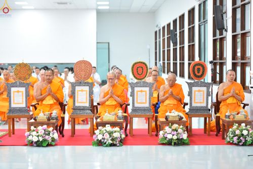 ภาพ No.343000:วันอาทิตย์ที่ 9 สิงหาคม พ.ศ.2569 พิธีมอบพัด ตั้งฐานานุกรม พระราชภาวนาวชิรวิเทศ วิ. ณ ห้องอาคารปลูกศรัทธา 2 วัดพระธรรมกาย
