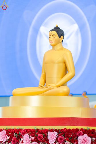 ภาพ No.83663:พิธีวางแผ่นจารึกชื่อและพิธีวางพวงมาลัยสักการะพระประธาน วันอาทิตย์ที่ 16 กรกฎาคม พ.ศ. 2566 ณ รัตนบัลลังก์ สภาธรรมกายสากล วัดพระธรรมกาย