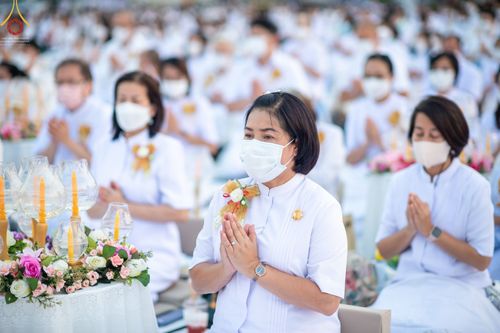 ภาพ No.71901:พิธีจุดประทีปถวายเป็นพุทธบูชา และบูชาธรรมมหาปูชนียาจารย์ ในโครงการธรรมยาตรากตัญญูบูชา มหาปูชนียาจารย์ พระมงคลเทพมุนี(สด จนฺทสโร) พระผู้ปราบมาร ปีที่ 11 ณ อนุสรณ์สถานลำดับที่ 3 สถานที่เกิดใหม่ในเพศสมณะ วัดสองพี่น้อง อ.สองพี่น้อง จ.สุพรรณบุรี วันที่ 17 มกร