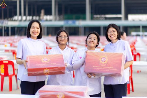 ภาพ No.322748:วันที่ 15-18 เมษายน พ.ศ.2569 การเเตรียมโต๊ะฉัน , เตรียมจุดพักค้าง , เรียงเก้าอี้ , เรียงกล่องไทยธรรม  เพื่องานถวายมหาสังฆทาน 40,000 กว่าวัดทั่วประเทศ วันคุ้มครองโลก 22 เมษายน พ.ศ.2569 วัดพระธรรมกาย