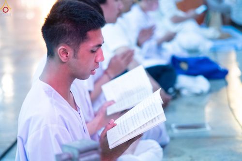 ภาพ No.280370:วันที่ 31 ธันวาคม พ.ศ.2568 -วันที่ 1 มกราคม พ.ศ.2569 พิธีฉลองชัยสวดมนต์บทธัมมจักกับปปวัตนสูตร ครบ 8,000,000,000 จบ , พิธีสวดมนต์ข้ามปี ณ วัดพระธรรมกาย