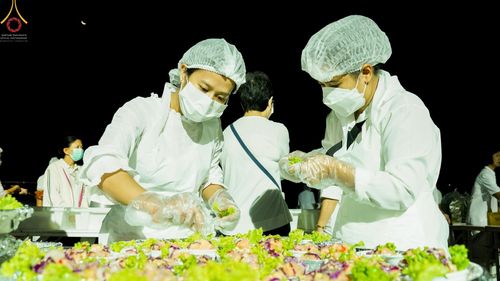 ภาพ No.72577:พิธีถวายภัตตาหารเป็นสังฆทาน แด่คณะพระธรรมยาตราฯ ในโครงการธรรมยาตรากตัญญูบูชา มหาปูชนียาจารย์ พระมงคลเทพมุนี(สด จนฺทสโร) พระผู้ปราบมาร อนุสรณ์สถาน 7 แห่ง ปีที่ 11 วันที่ 19 มกราคม พ.ศ. 2566